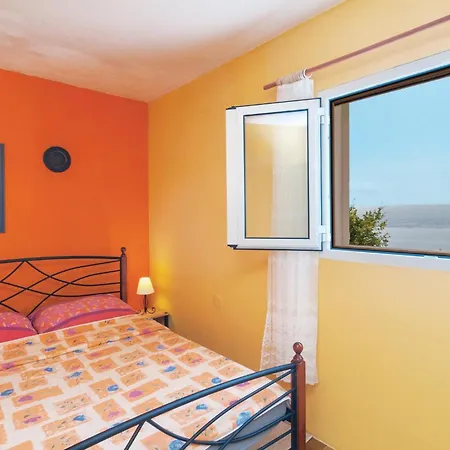 Apartment Cozy Apartment In Duce With Outdoor Swimming Pool