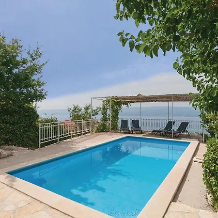 Cozy Apartment In Duce With Outdoor Swimming Pool * Duce