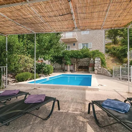 Apartment Cozy Apartment In Duce With Outdoor Swimming Pool