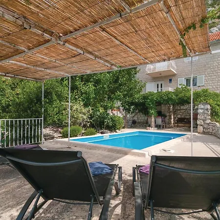 Cozy Apartment In Duce With Outdoor Swimming Pool * Duce