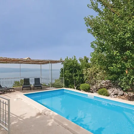Cozy Apartment In Duce With Outdoor Swimming Pool * Duce