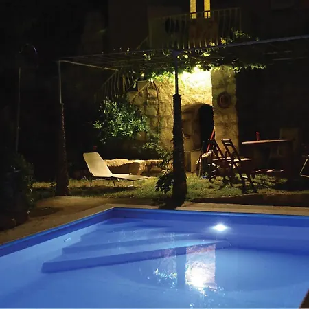 Apartment Cozy Apartment In Duce With Outdoor Swimming Pool Duce